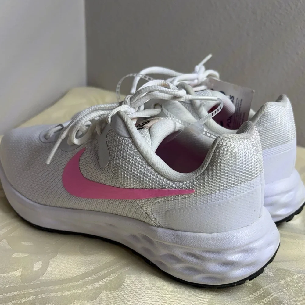 Nike revolution running